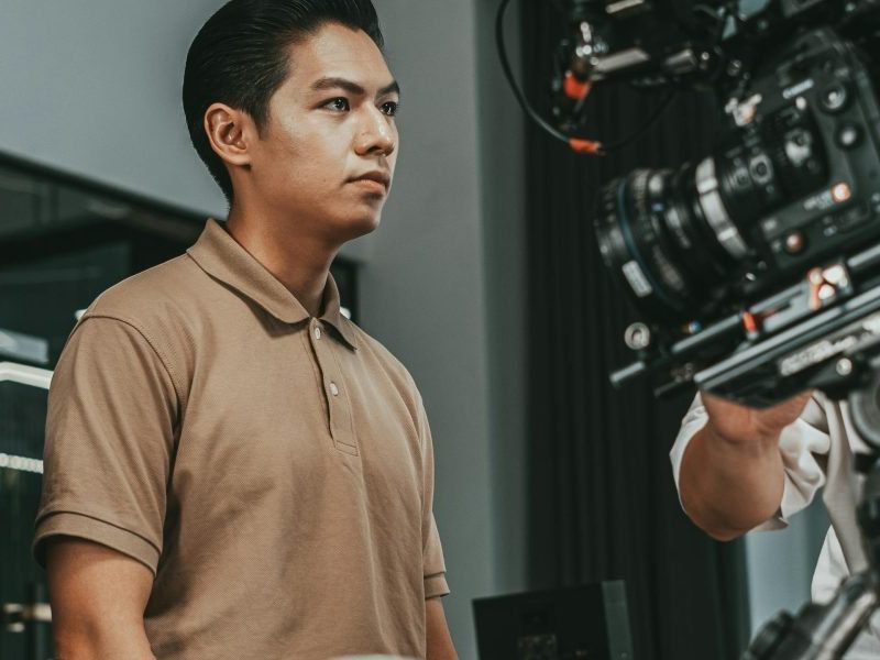 This article shows a practical way to stop scrolling and pick better sci‑fi movies by reading the people behind a film—its cast, director, writers, VFX team, an...