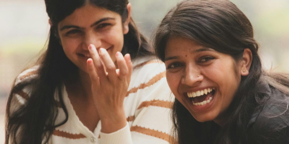 Capturing the joy and genuine interaction that defines strong on-screen chemistry.